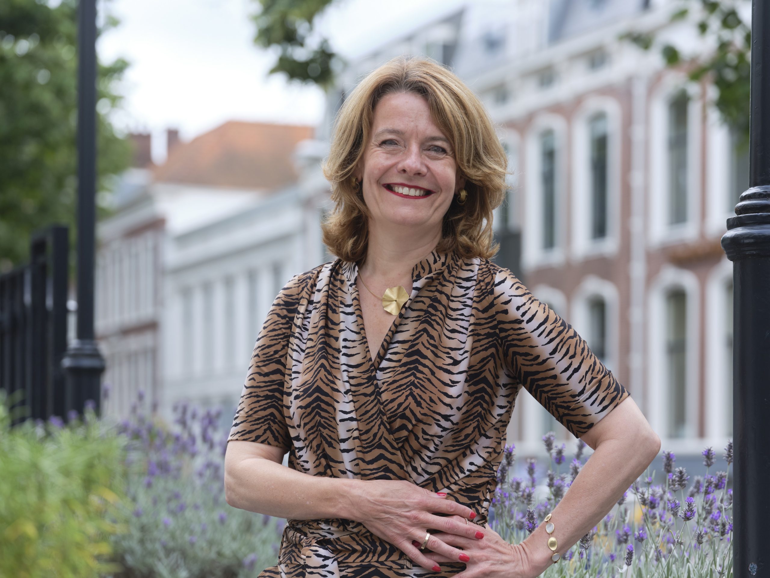 Merel van Vroonhoven van AFMtopvrouw tot leraar speciaal onderwijs Merel van Vroonhoven van AFMtopvrouw tot leraar speciaal onderwijs