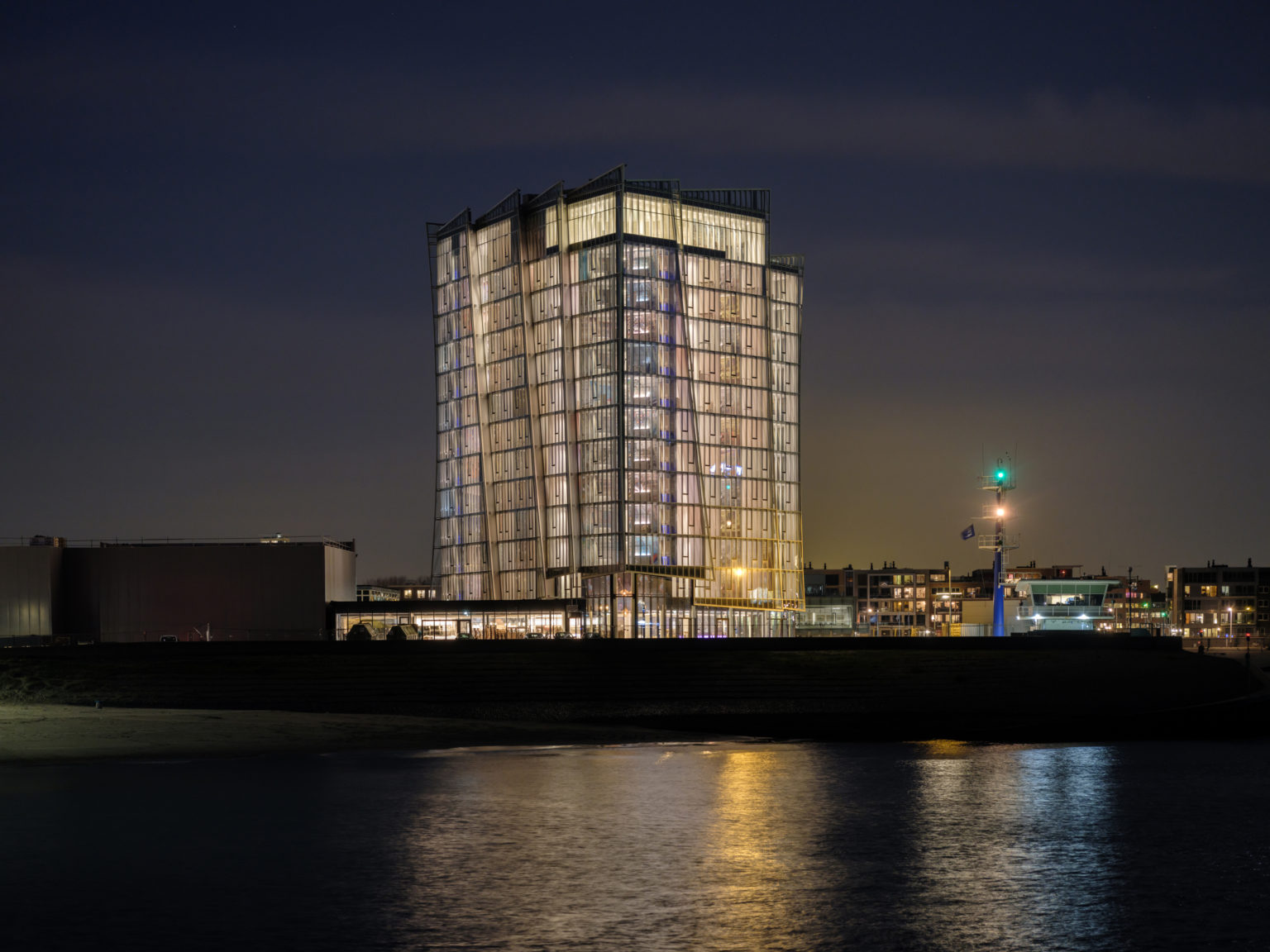 Scheveningen heeft nieuwe blikvanger  Inntel Hotels opent Den Haag